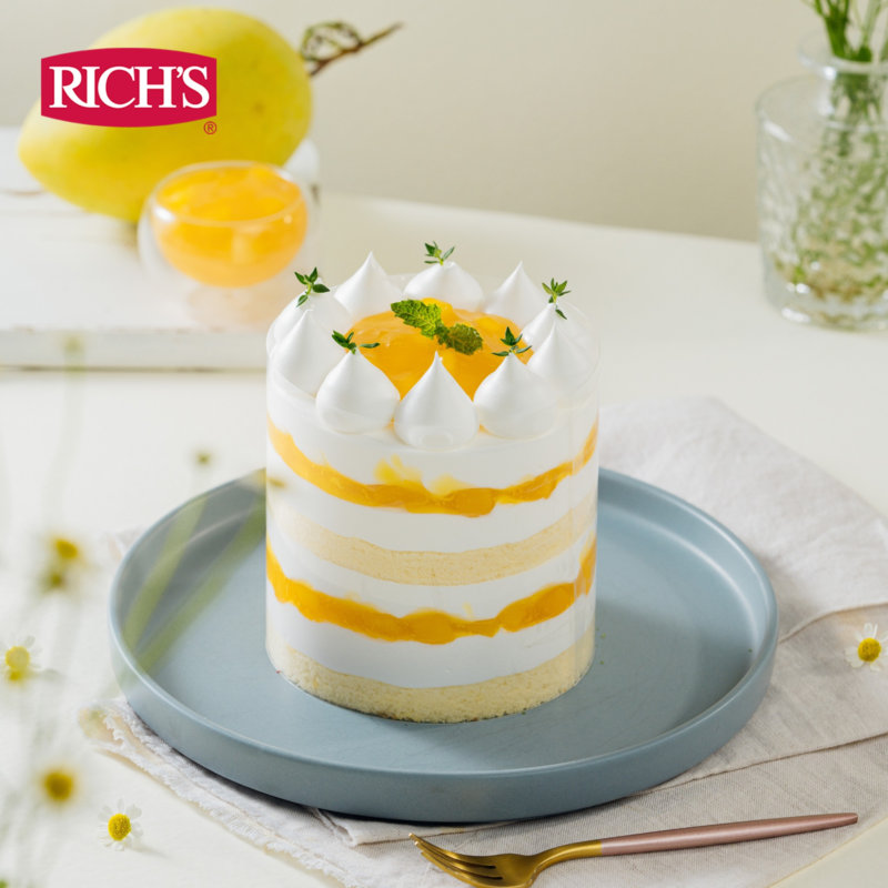 Bánh trang trí bằng nhiều loại trái cây